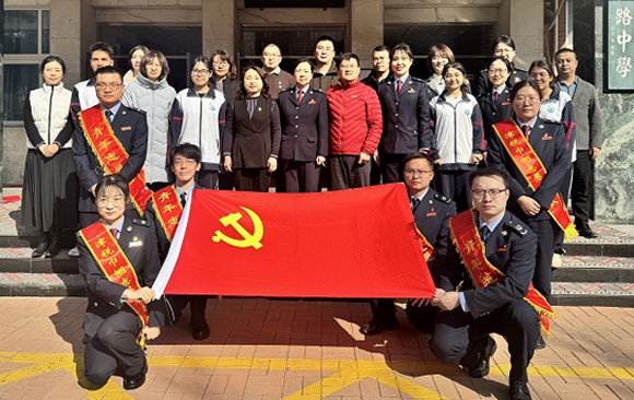 【萤火薪聚·青团联盟】传承雷锋精神 共育团结之花