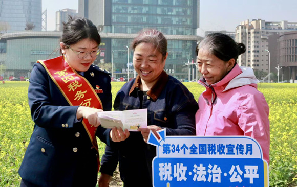 第四税务分局：油菜花间税宣勤 法治公平润人心